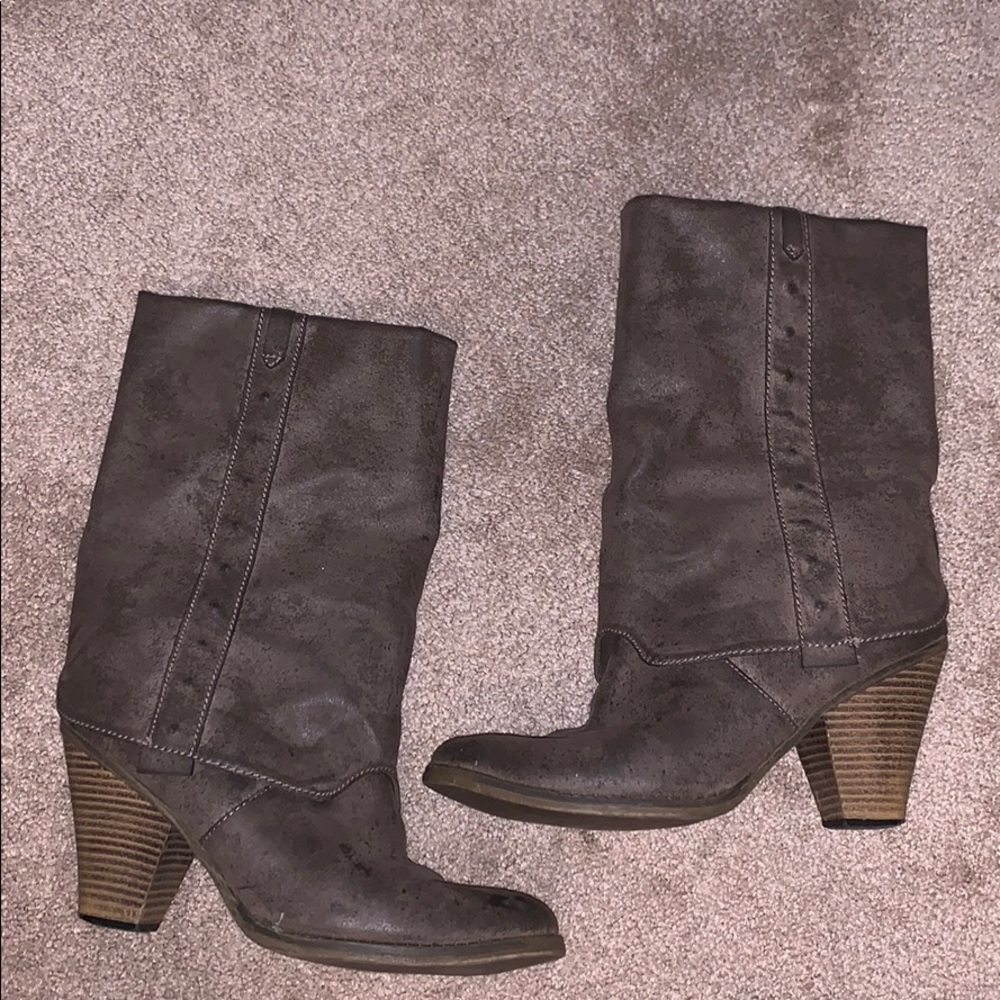 Heeled boots